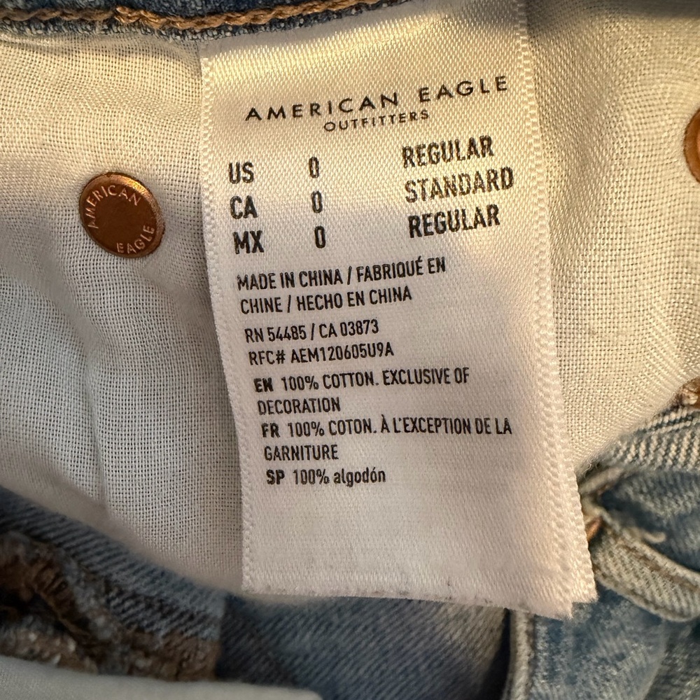 American Eagle 90’s Boot Cut Light Wash Jeans 100% Cotton Size 0 Regular - Picture 2 of 5
